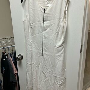 Elegant White Sleeveless Dress